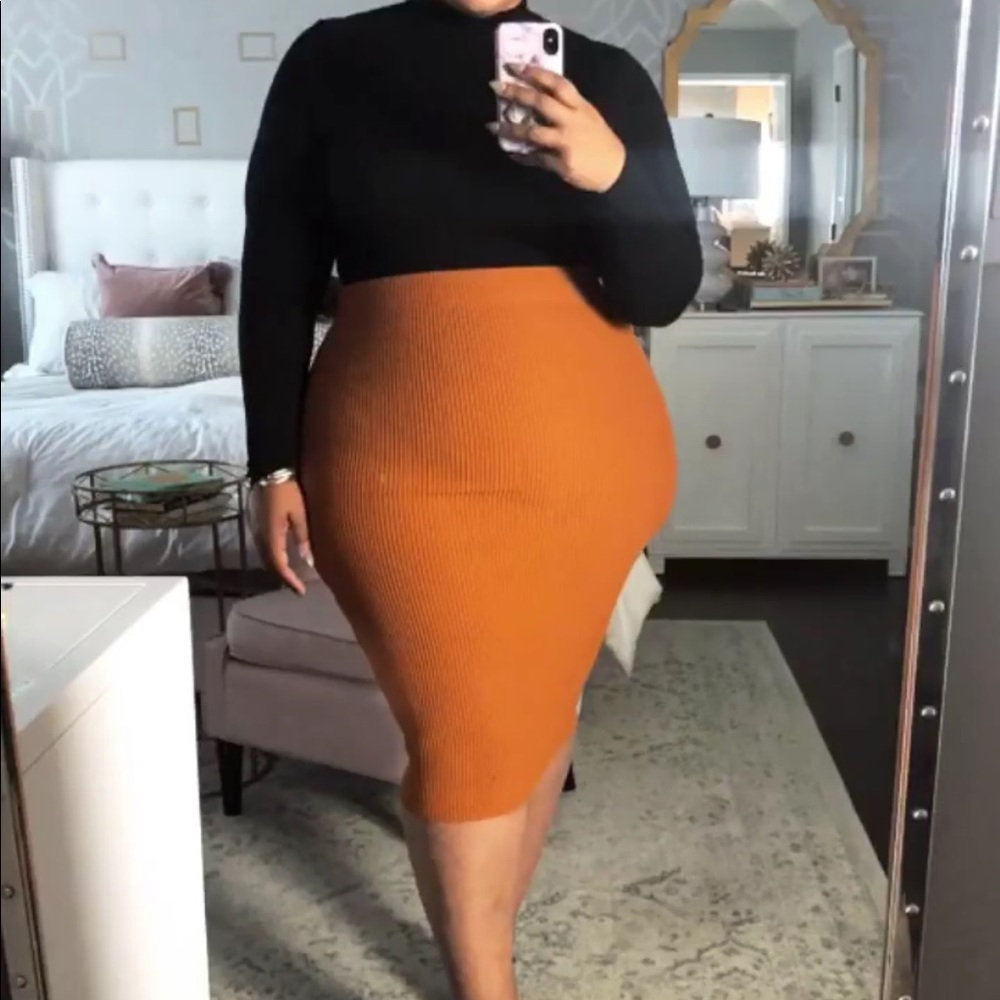 Plus size Ribbed Midi Skirt